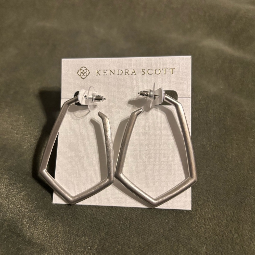 Kendra Scott Lonnie Hoop Earrings- silver
